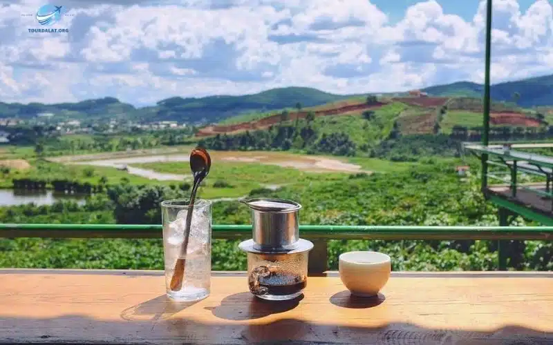 Mê Linh Coffee