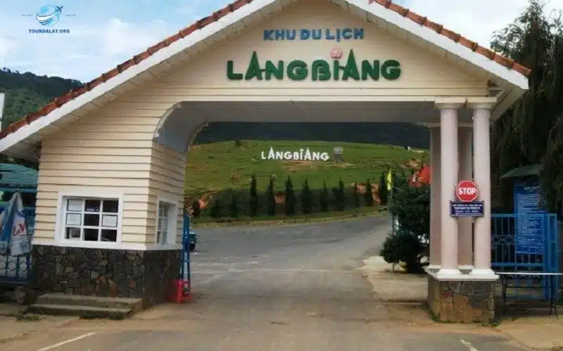 Giá vé tham quan đỉnh núi Langbiang
